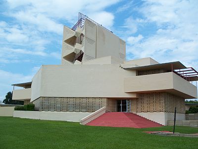 フロリダサザンカレッジのファイファーチャペル設計：Frank Lloyd Wright（1941-1958）