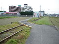 紀州鉄道 学門駅近くの踏切。遮断機や警報機は無く、標識も設置されていないが、踏み板はある。