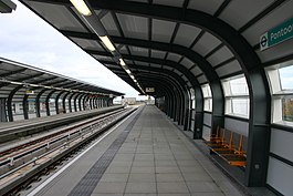 Лондонская док-станция DLR Pontoon Dock.jpg