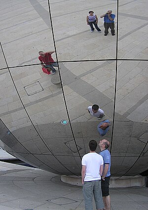 English: Spherical mirror in Millennium Square...