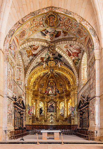 Интерьер монастыря Санта-Мария-де-Уэрта в муниципалитете Санта-Мария-де-Уэрта, провинция Сория, в составе автономного сообщества Кастилия и Леон, Испания