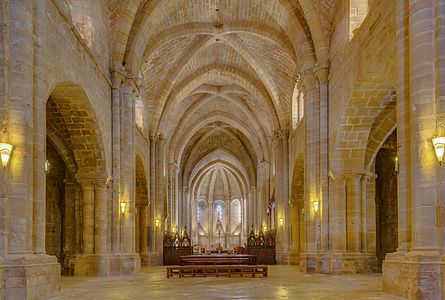Vista de conjunto del interior de la iglesia abacial