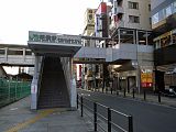 西口南側（2008年2月24日） 右手に丸ノ内線荻窪駅に通じる下り階段がある。