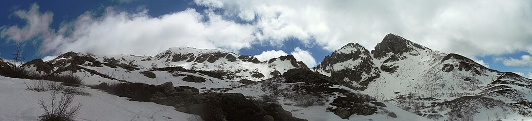 Panorama left to right: Punta alla Vetta, Punta Capanedda, Monte di Puzzolu, Monte Nieddu