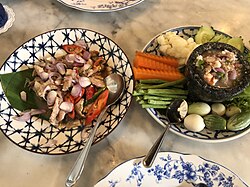 布吉的泰南料理受到由馬來文化及中國文化的影響，造成布吉獨特飲食文化