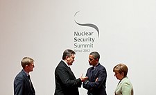 zamma mìt’m US-Presidant Barack Obama uff’m Nukleààra Sìcherhaitsgìpfel z’ Seoul ìm März 2012