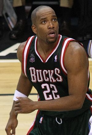 English: Michael Redd playing with the Milwauk...