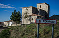 Iglesia de San Salvador. Acceso a Rioparaíso desde el norte.