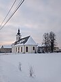 Evangelický kostel v Bludovicích s dvěma farními budovami