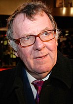 Tom Wilkinson dans le rôle du Dr Shep