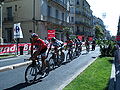 Team Saxo Bank med Fabian Cancellara i front, forbereder sig til holdstidskørslen