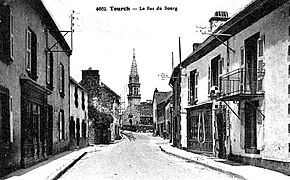 Tourch : le Bas du bourg vers 1925 (carte postale).