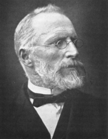 Portrait en noir et blanc de Johann Jakib von Tschudi, le descripteur de l'espèce, portant une barbe et des lunettes.