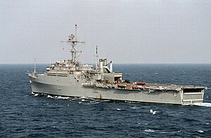 USS Dubuque (LPD-8) на ходу 1 ноября 1991 г. (6475703) .jpg