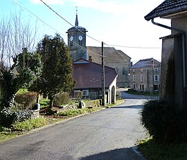 The church and surroundings in Magny-lès-Jussey