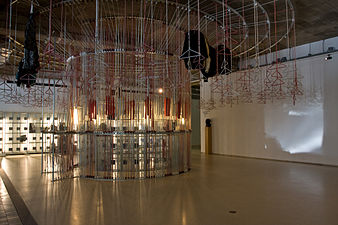 De Merry-go-round Coat Rack in de garderobe van Museum Boijmans Van Beuningen