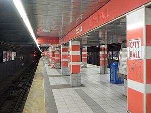 City Hall PATCO station platform, April 2015.jpg