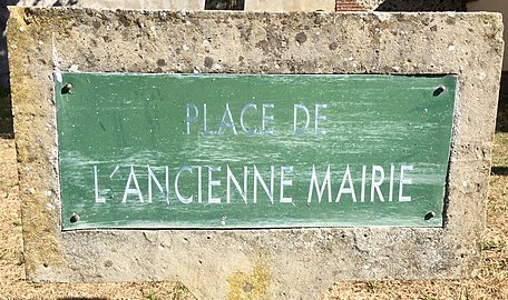 La place de l'ancienne mairie.