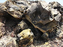 Deposit of sulfur on a rock, caused by volcanic gas Deposit from hydrogen sulphide.jpg
