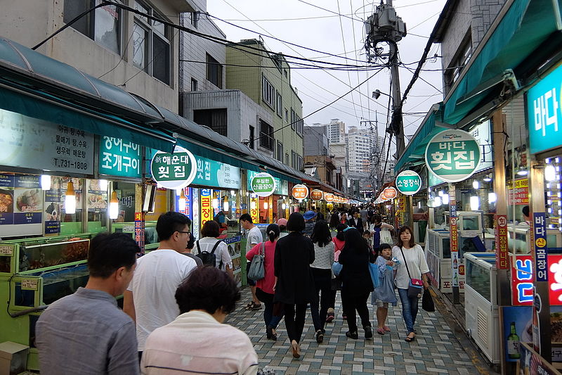 파일:Eateries in Haeundae.jpg