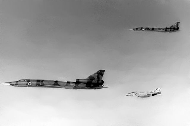 http://upload.wikimedia.org/wikipedia/commons/thumb/6/66/F-4N_VF-111_intercepts_Libyan_Tu-22s_1977.jpeg/640px-F-4N_VF-111_intercepts_Libyan_Tu-22s_1977.jpeg