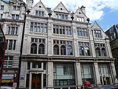 El antiguo Cox & Co Bank (1884-1886) en Whitehall, Westminster; la ampliación más baja, en la esquina de Craig's Court, es obra de 1900 de J. H. Christian