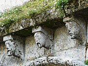 Modiglioni della chiesa di Notre-Dame a Guîtres (Gironda)