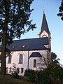 Kirche, auf dem Kirchhof Kriegerdenkmal für die Gefallenen des Ersten Weltkrieges, Erbbegräbnis Familie Rochsburg und Kirchhofsmauer