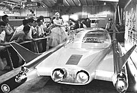 Miki Sees America, automobil budoucnosti na autosalonu, 1954