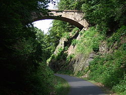 Einschnitt vor dem Bahnhof Auwallenburg