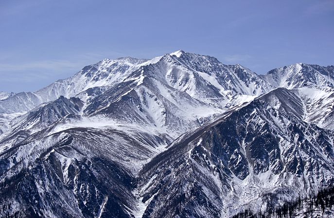 圖為俄羅斯布里亞特共和國薩彥嶺中的門赫雪山。