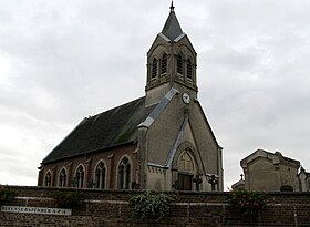 L'église, vue en léger contre-jour.