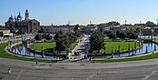 Der „Prato della Valle“ (2012), im Hintergrund die Basilika Santa Giustina