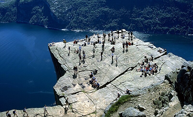 File:Preikestolen.jpg