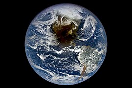 미국 NASA의 심우주 기후 관측 위성(DSCOVR)이 관측한 일식의 모습