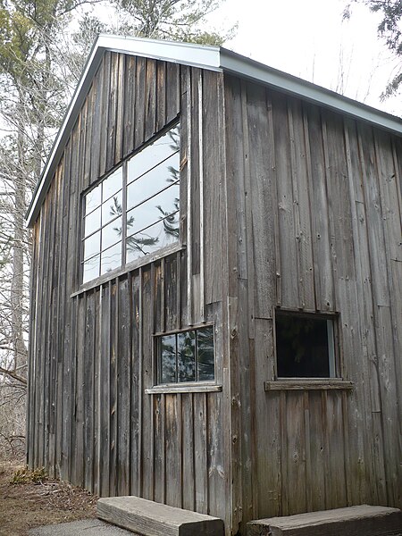 File:Tom Thomson cabin at McMichael.JPG