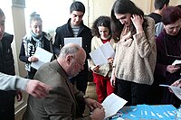 Tim Cahill signs autographs for young readers in Georgia in 2014.