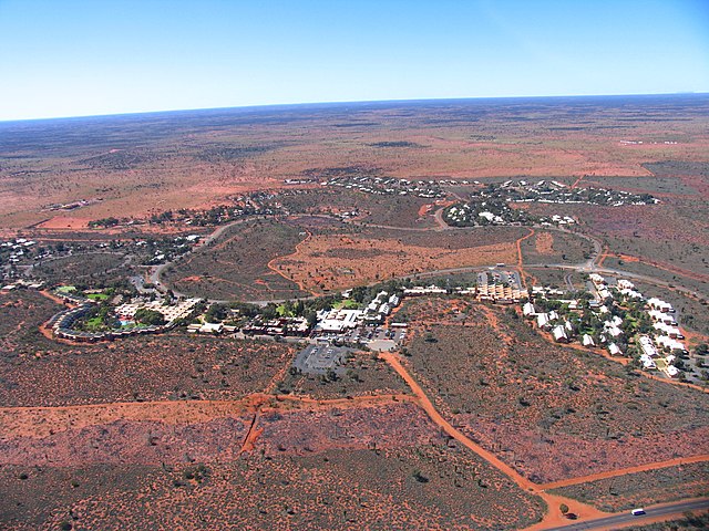 Vista aérea de Yulara em 2004