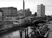 Het gebouw in 1940 tussen de verwoestingen van het bombardement.