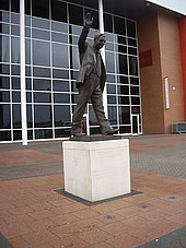 The Ted Bates (1918-2003) statue 'Mr Southampton' - geograph.org.uk - 1723679.jpg