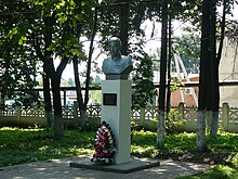 Памятник Н. С. Алпатову в центре Детчина.