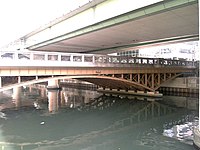 大阪平野橋。江戸時代橋の袂で草津のかき船が営業許可を得ていた[74]。付近にはかき問屋が複数存在していた[73]。