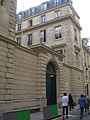 Старое здание ЭНА на рю де л'Юниверсите в седьмом округе Парижа