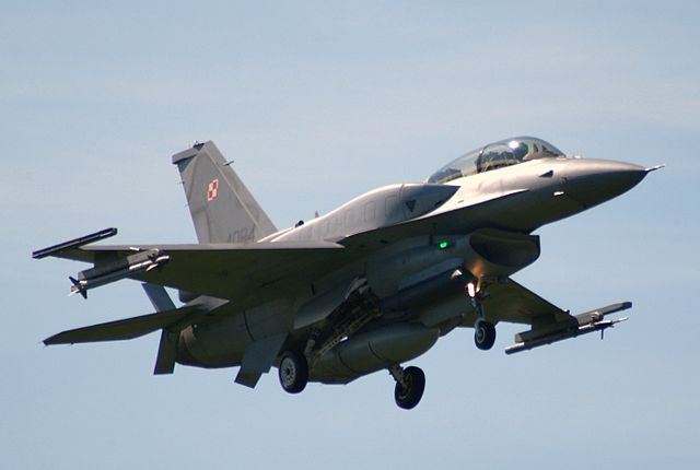 640px-4084_an_F-16D_of_the_Polish_Air_Forces_31_BLT_%284543639354%29.jpg