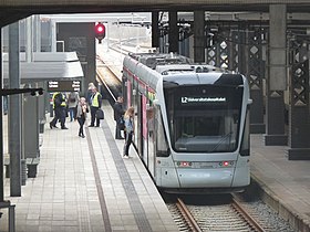 Tramo ĉe haltejo Aarhus Hovedbanegård