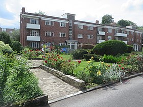 Block of flats and central gardens