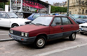 Пятидверный хэтчбек Renault 11