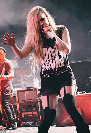 Lavigne ao vivo em Brasília com a The Avril Lavigne Tour (2014)