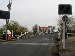 Cawood Bridge - geograph.org.uk - 1238496.jpg