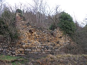 Vestiges de la commanderie de Gourlong.